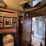 Hocus Pocus Tiny Homestay szállás *
