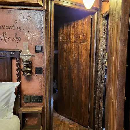 Дом отдыха Hocus Pocus Tiny Йорк